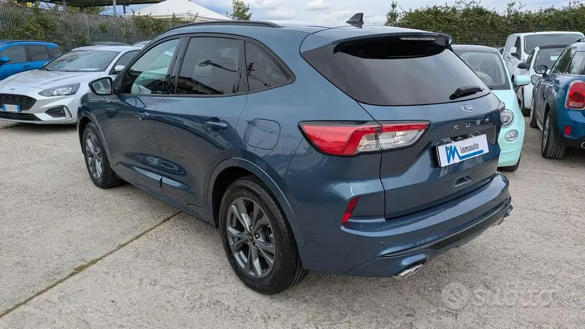 Usata Ford Kuga 120 CV (88 kW) 2023 Blu SUV