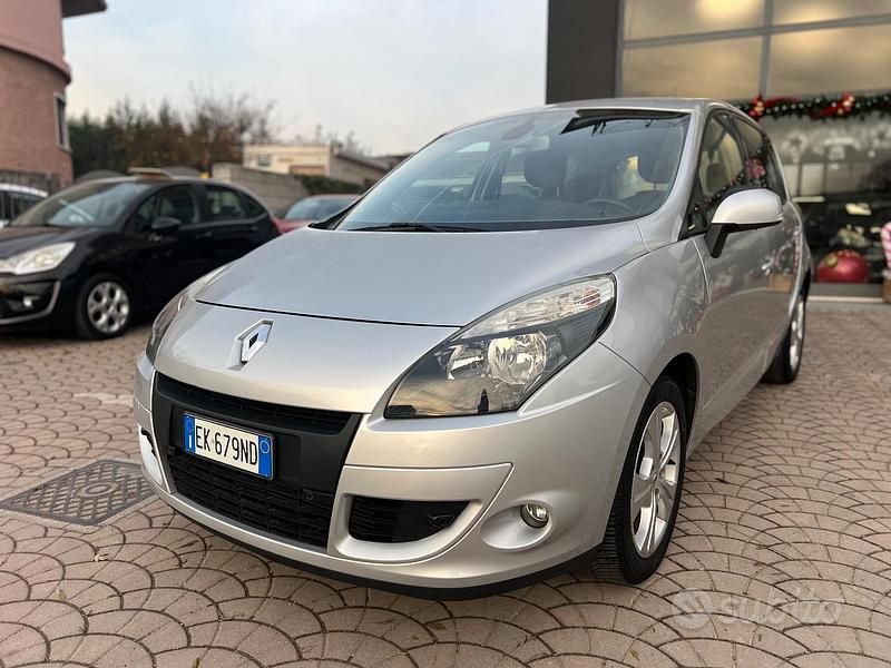 Usata Renault Scénic III 110 CV (80 kW) 2012 Grigio Monovolume