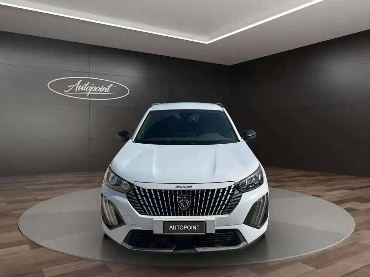 Usata Peugeot 2008 Allure 102 CV (75 kW) 2025 Bianco SUV
