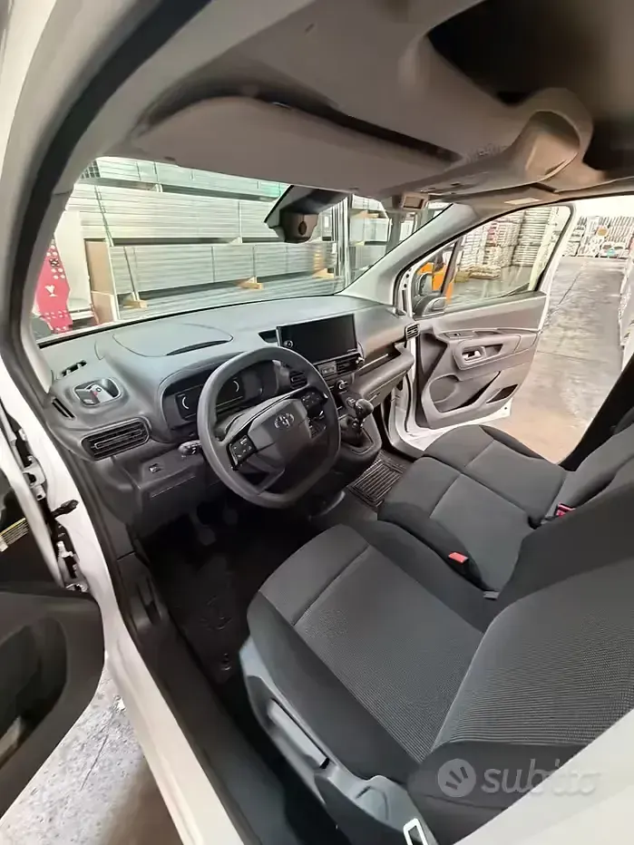Usata Toyota Proace 102 CV (75 kW) 2025 Bianco Monovolume