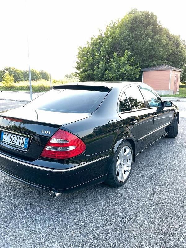 Usata Mercedes E280 231 CV (169 kW) 2005 Nero Berlina
