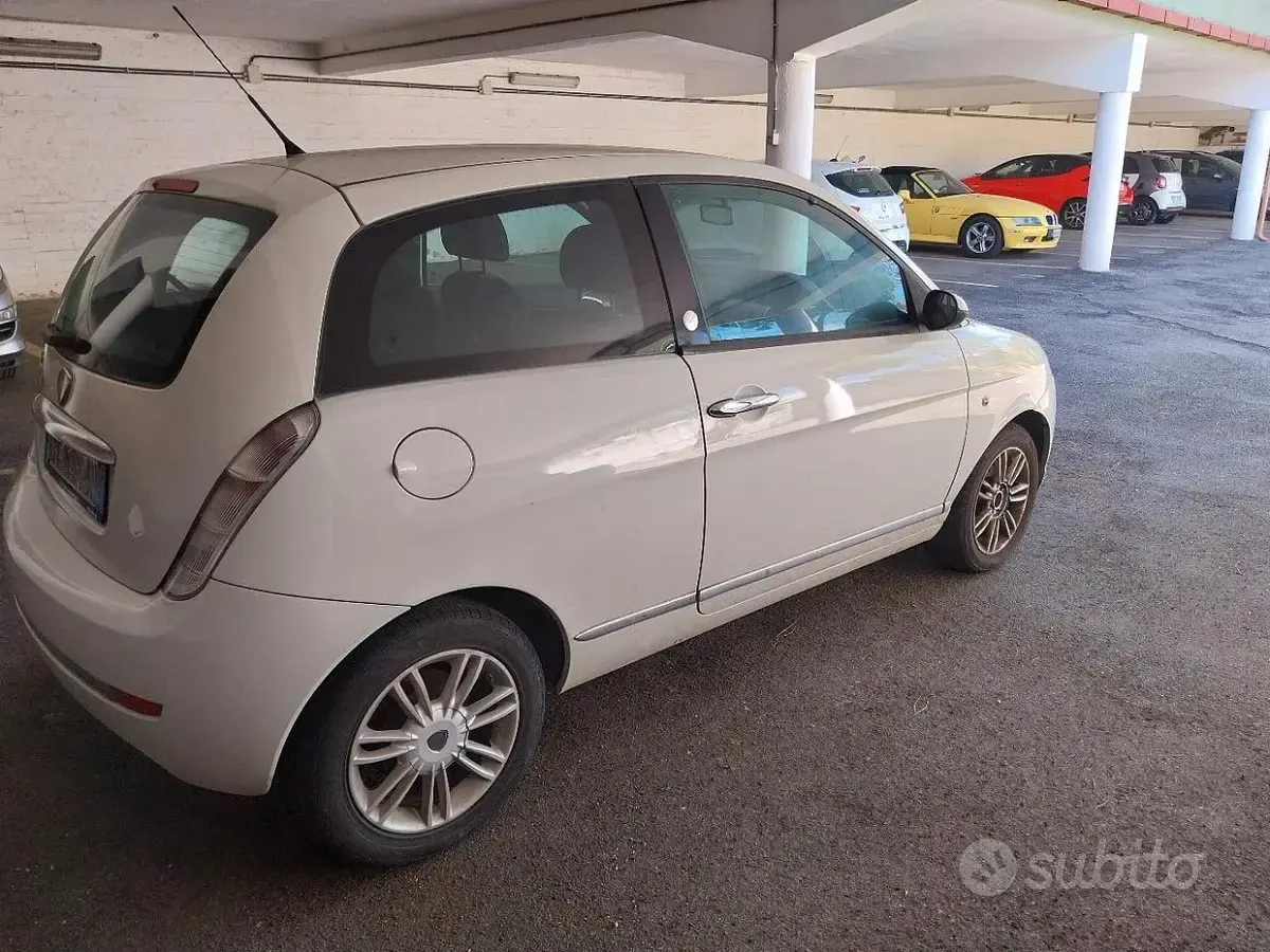Usata Lancia Ypsilon 80 CV (58 kW) 2009 Bianco Utilitaria