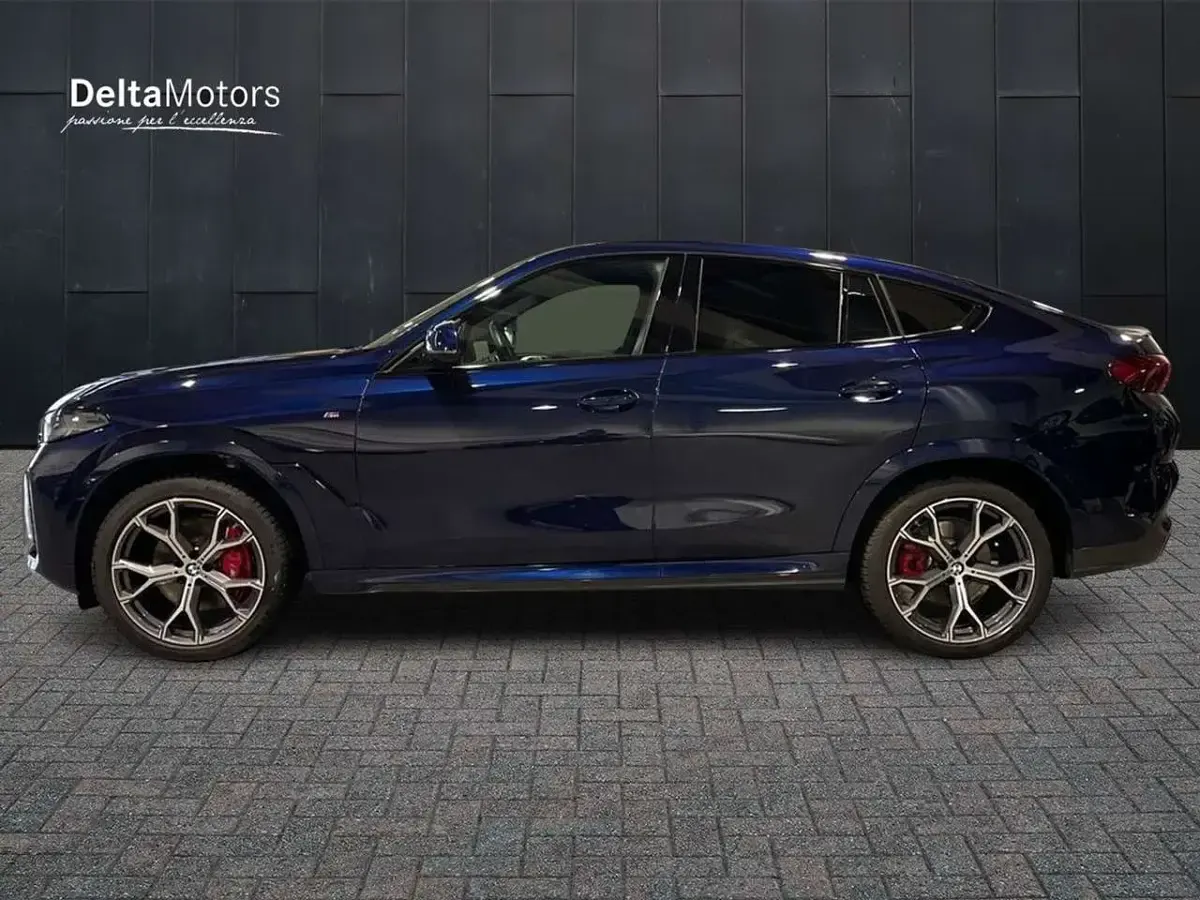 Usata BMW X6 M Sport 298 CV (219 kW) 2025 Blu scuro metallizzato SUV
