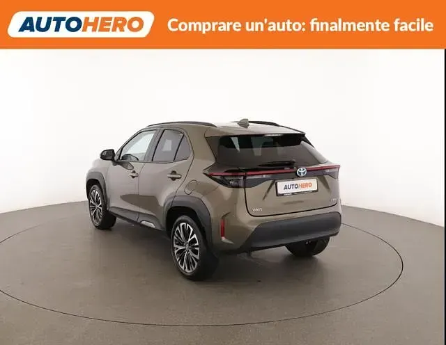 Usata Toyota Yaris Cross Lounge 92 CV (67 kW) 2023 Oro SUV