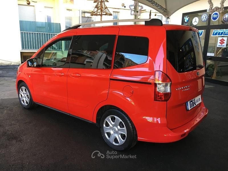 Usata Ford Tourneo Courier Trend 101 CV (74 kW) 2017 Rosso Monovolume