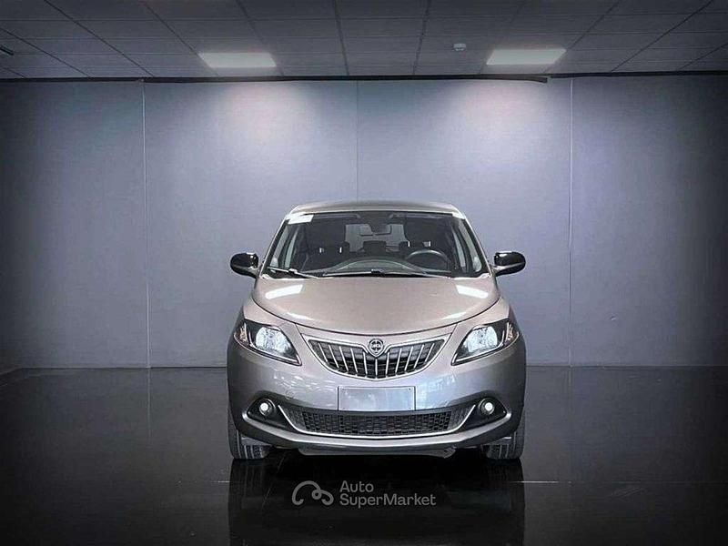 Usata Lancia Ypsilon Gold 69 CV (50 kW) 2022 Grigio scuro Utilitaria
