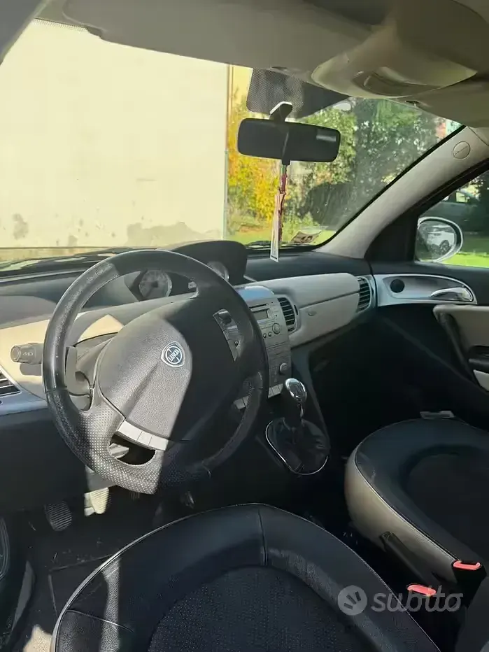 Usata Lancia Ypsilon 69 CV (50 kW) 2012 Nero Utilitaria