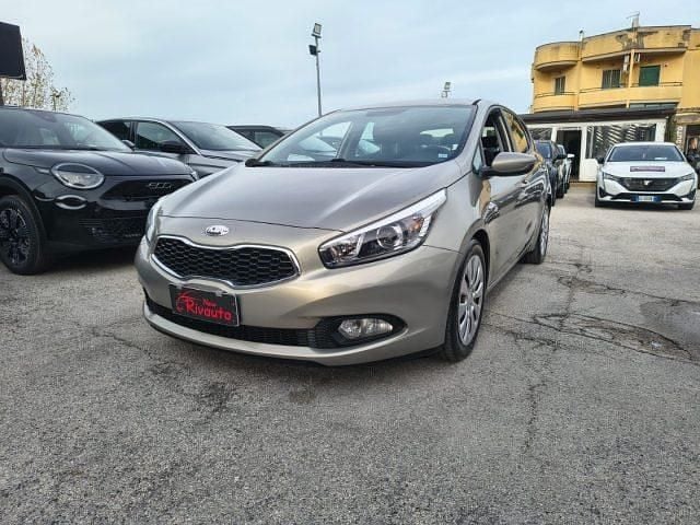 Usata Kia Ceed 89 CV (65 kW) 2013 Grigio Utilitaria