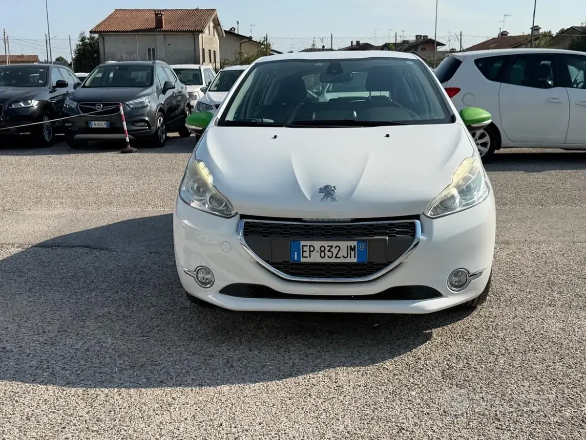 Usata Peugeot 208 82 CV (60 kW) 2013 Bianco Utilitaria