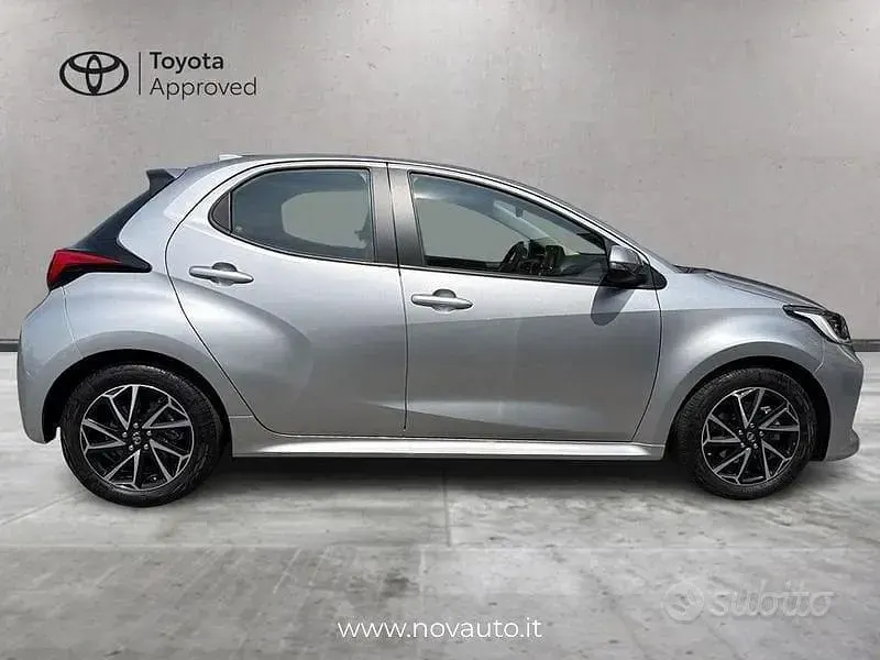 Usata Toyota Yaris Hybrid Trend 116 CV (85 kW) 2022 Grigio Berlina