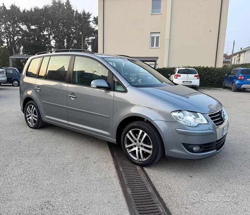 Usata VW Touran Highline 109 CV (80 kW) 2009 Grigio Monovolume