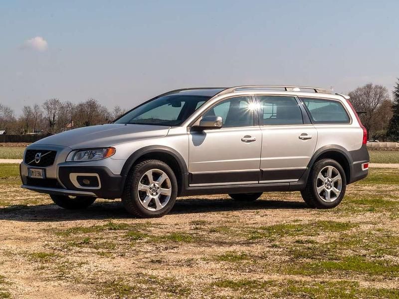 Usata Volvo XC70 Momentum 185 CV (136 kW) 2008 Argento Station wagon