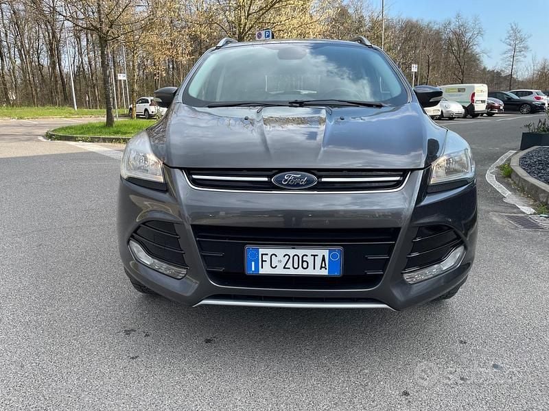 Usata Ford Kuga Titanium 120 CV (88 kW) 2016 Grigio SUV