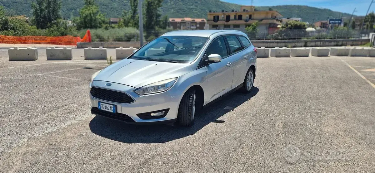 Usata Ford Focus 95 CV (69 kW) 2017 Grigio Station wagon