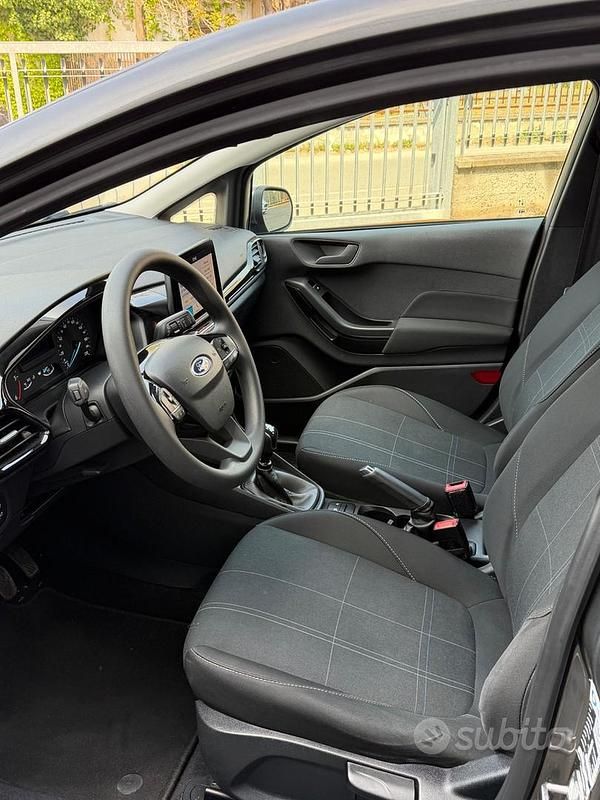 Usata Ford Fiesta Titanium 86 CV (63 kW) 2020 Grigio Utilitaria