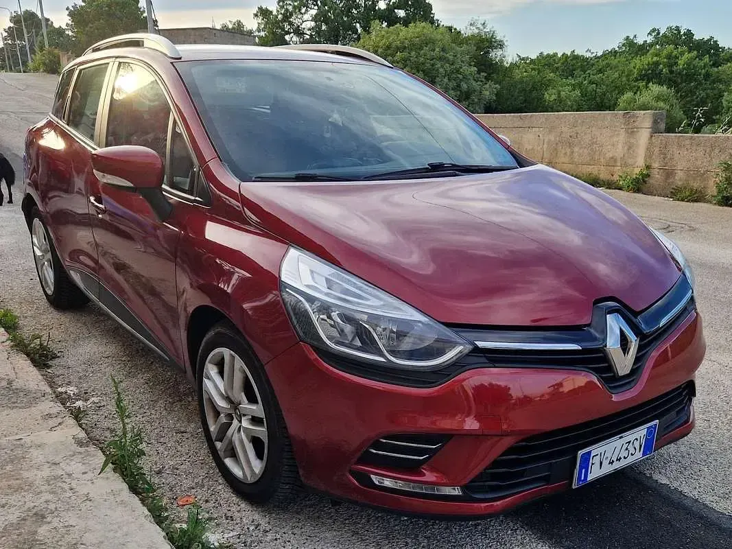 Usata Renault Clio Business 75 CV (55 kW) 2019 Rosso Station wagon