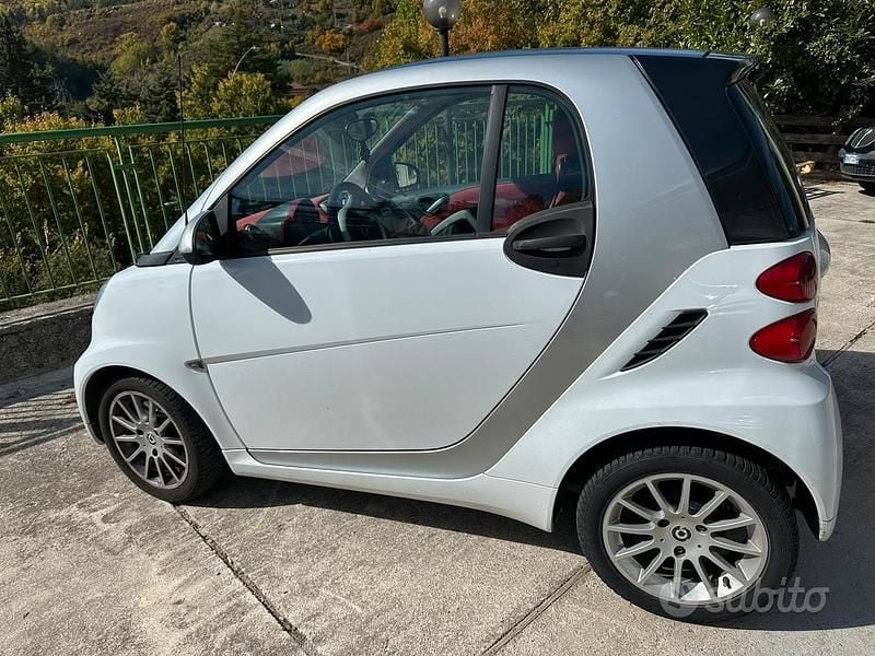 Begagnad Smart ForTwo Coupé 84 HK (61 kW) 2011 Vit Sportkupé