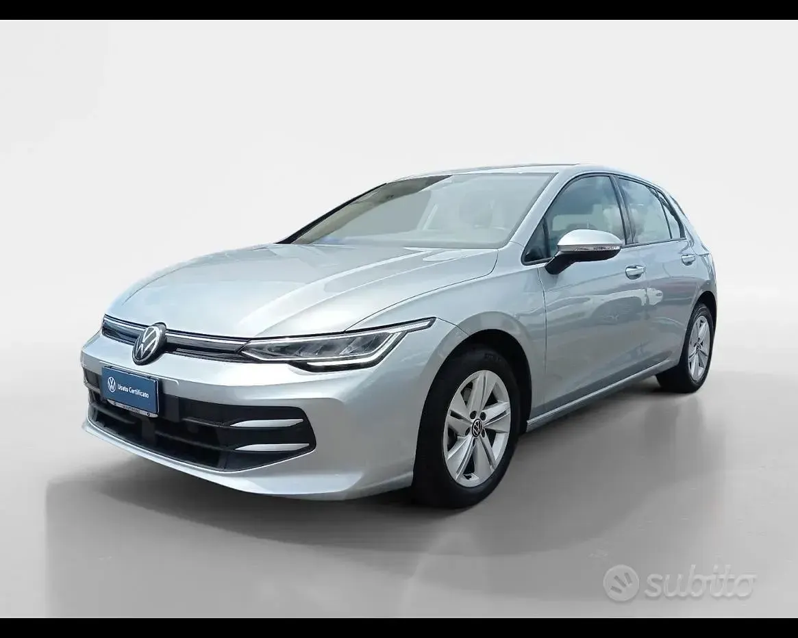 Usata VW Golf VIII Life 116 CV (85 kW) 2025 Grigio Berlina