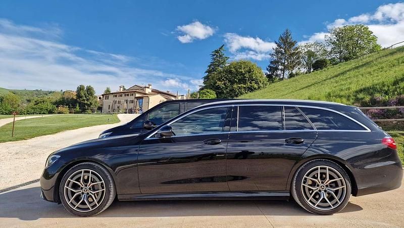 Usata Mercedes E220 Premium 200 CV (147 kW) 2022 Nero Station wagon