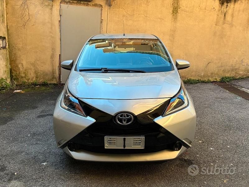 Usata Toyota Aygo X-play 69 CV (50 kW) 2018 Grigio Utilitaria