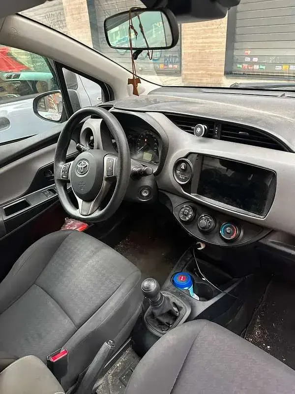 Usata Toyota Yaris 72 CV (52 kW) 2018 Argento Berlina