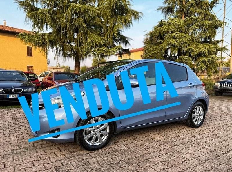 Blu Usata 2012 Toyota Yaris Lounge Tre volumi | 6290 € (Buon prezzo) - Immagine 1/1