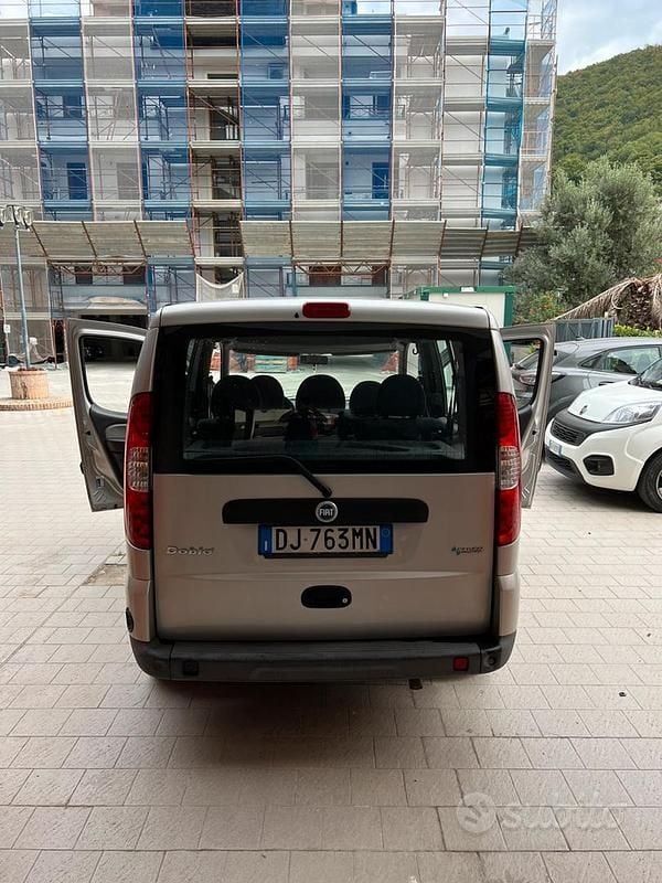 Usata Fiat Doblò 103 CV (75 kW) 2007 Grigio Monovolume