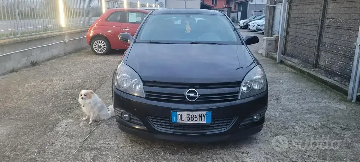 Usata Opel Astra GTC Cosmo 101 CV (74 kW) 2007 Nero Coupé