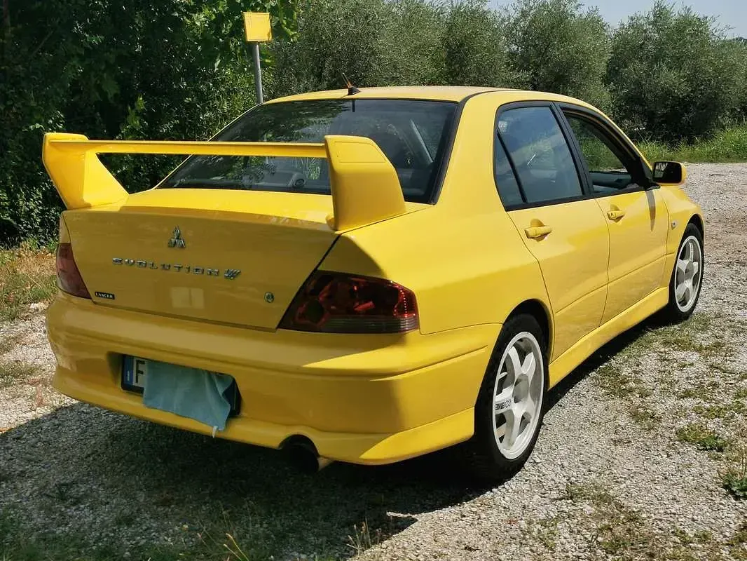 Usata Mitsubishi Lancer 280 CV (205 kW) 2001 Giallo Berlina