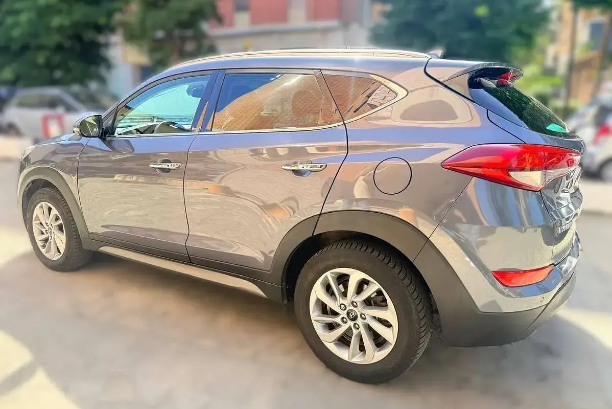 Usata Hyundai Tucson Comfort 141 CV (103 kW) 2016 Grigio SUV
