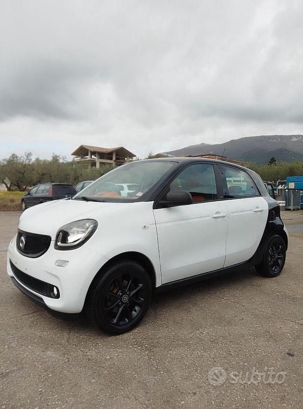 Bianco Usata 2017 Smart ForFour Passion Utilitaria | 8999 € (Buon prezzo) - Immagine 1/4