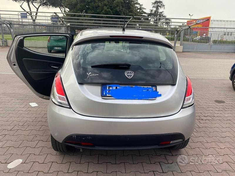 Usata Lancia Ypsilon 60 CV (44 kW) 2011 Grigio Utilitaria