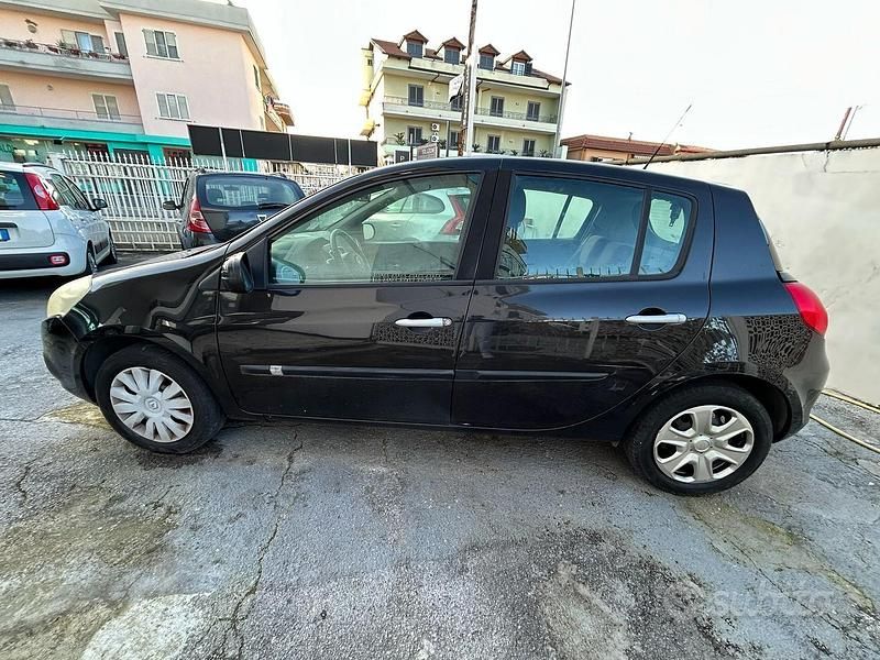 Usata Renault Clio II 75 CV (55 kW) 2009 Nero Berlina