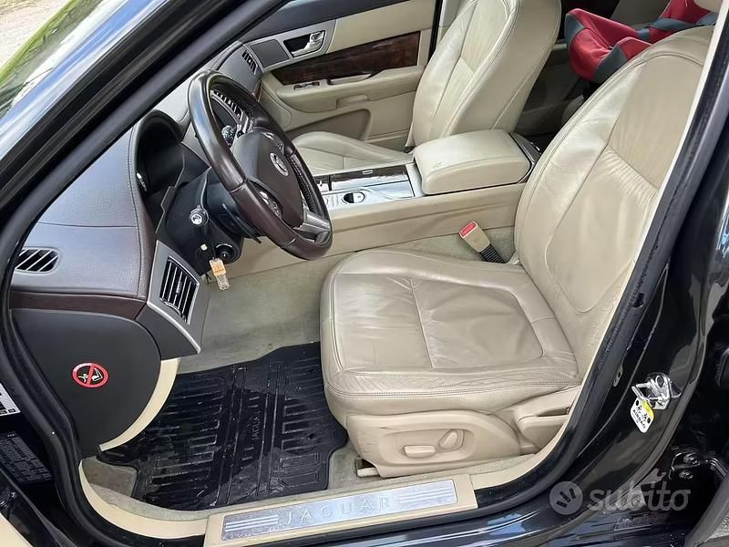 Usata Jaguar XF 240 CV (176 kW) 2011 Berlina
