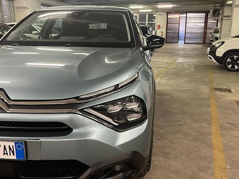 Begagnad Citroën C4 Feel 101 HK (74 kW) 2023 Blå Sedan