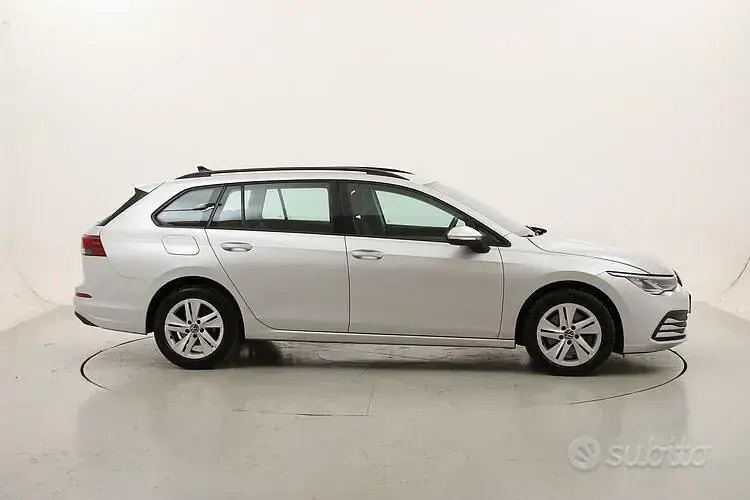 Usata VW Golf VIII Life 116 CV (85 kW) 2021 Argento Station wagon