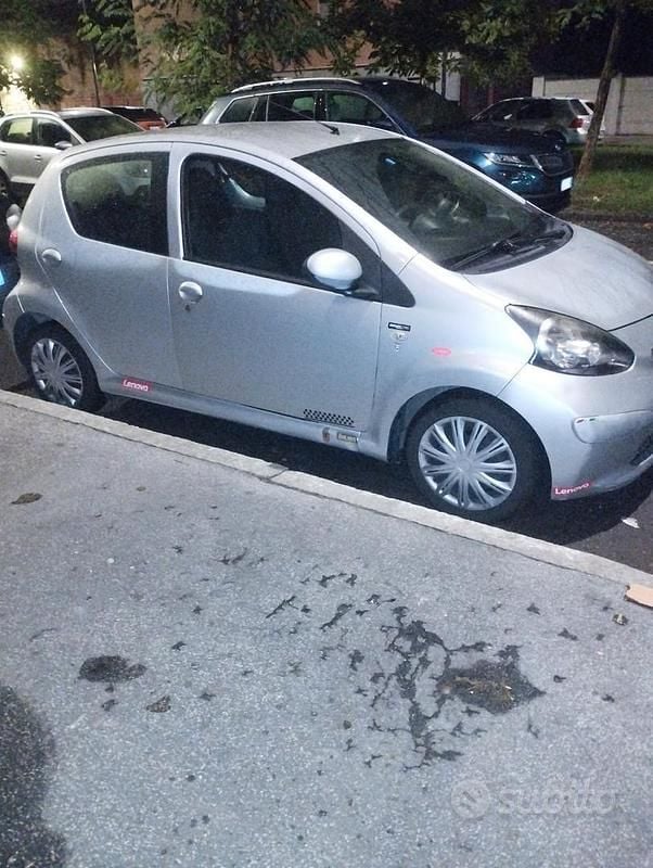 Usata Toyota Aygo 68 CV (50 kW) 2007 Grigio Utilitaria