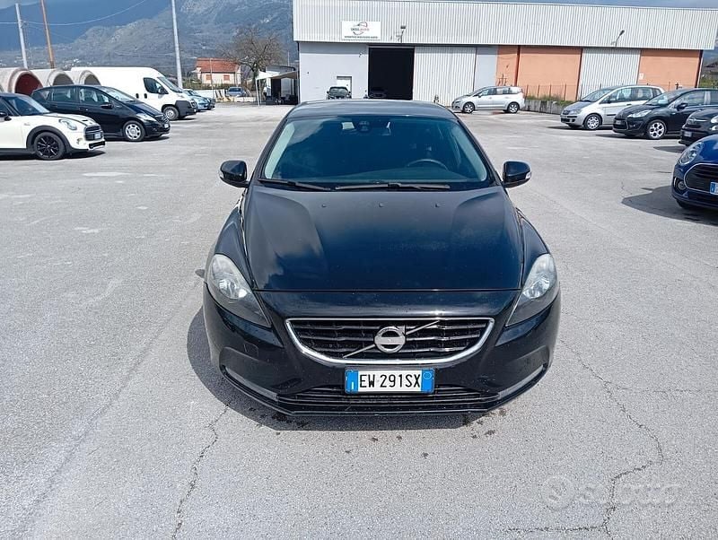 Usata Volvo V40 Summum 114 CV (83 kW) 2014 Nero Berlina