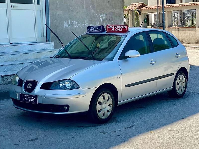 Usata Seat Ibiza 75 CV (55 kW) 2003 Argento Berlina