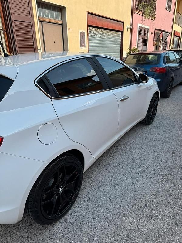 Usata Alfa Romeo Giulietta Exclusive 120 CV (88 kW) 2016 Bianco Berlina