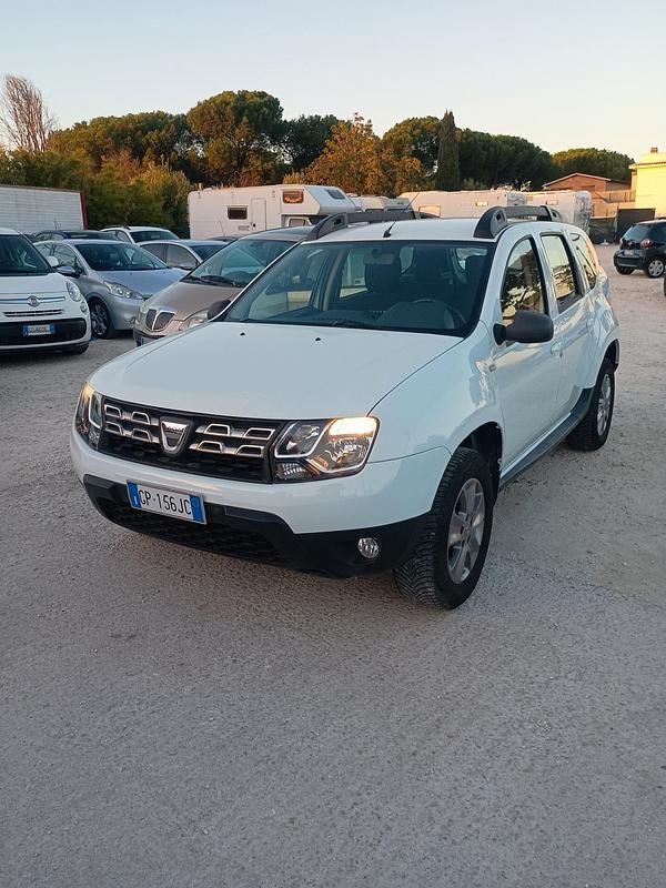 Bianco Usata 2014 Dacia Duster Prestige Station wagon | 7700 € (Buon prezzo) - Immagine 1/4