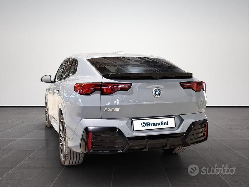 Usata BMW iX2 M Sport 150 kW (204 CV) 2025 Brooklyn grey metallic SUV