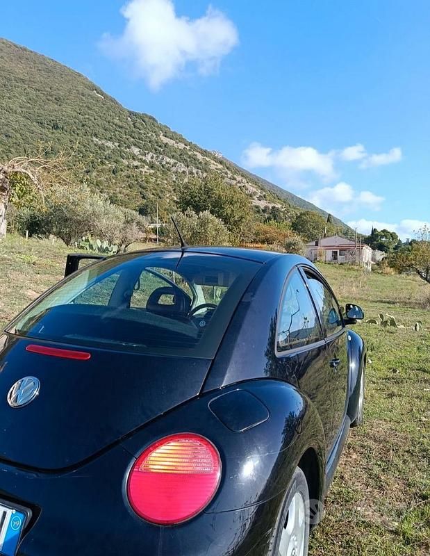 Usata VW New Beetle 90 CV (66 kW) 2000 Nero Utilitaria