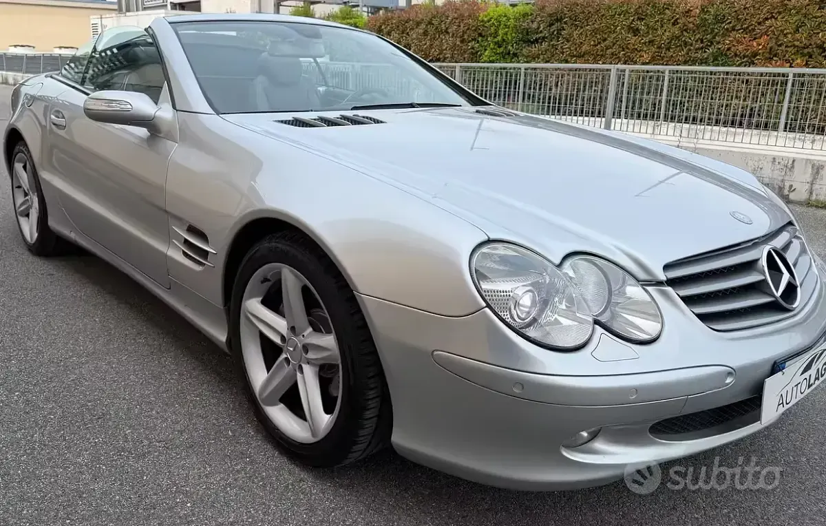 Usata Mercedes SL350 245 CV (180 kW) 2006 Grigio Cabrio