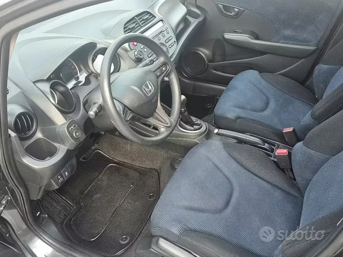 Usata Honda Jazz Trend 90 CV (66 kW) 2011 Grigio Utilitaria