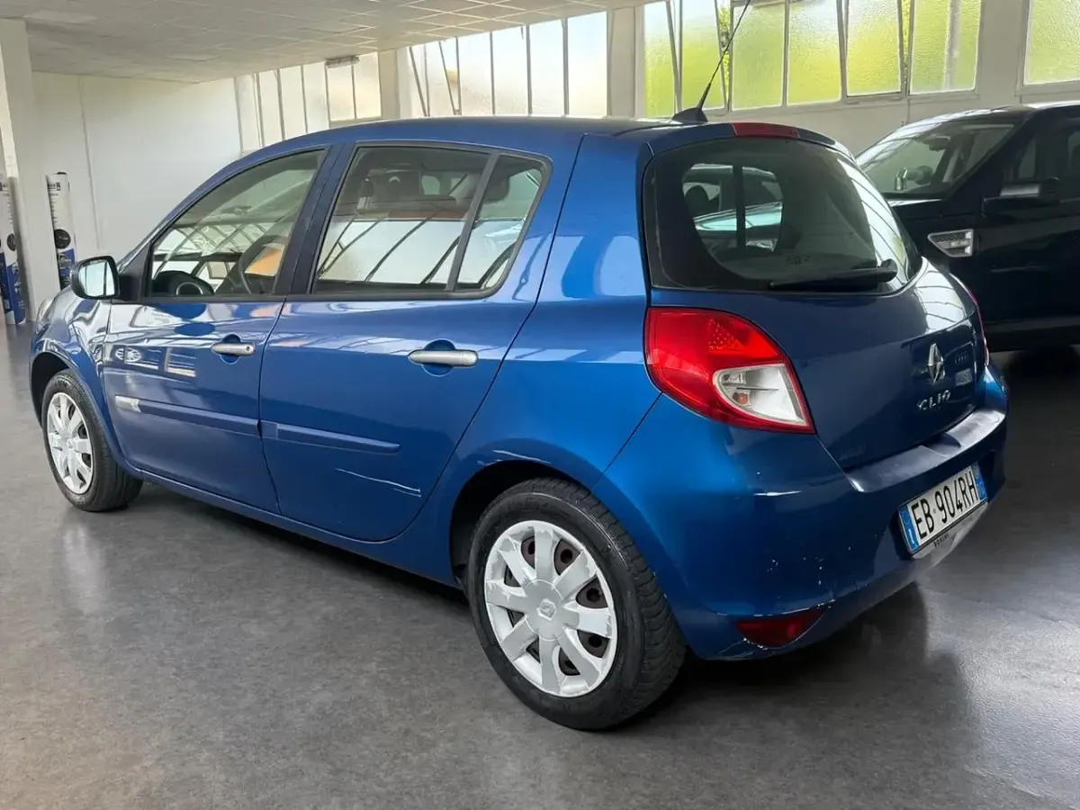 Usata Renault Clio Dynamique 72 CV (52 kW) 2010 Blu Utilitaria