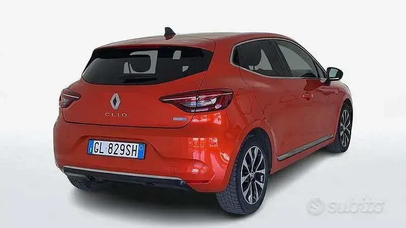 Usata Renault Clio V Techno 145 CV (106 kW) 2022 Arancione Berlina