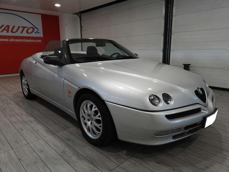 Usata Alfa Romeo Spider 144 CV (105 kW) 2001 Argento metallizzato Cabrio