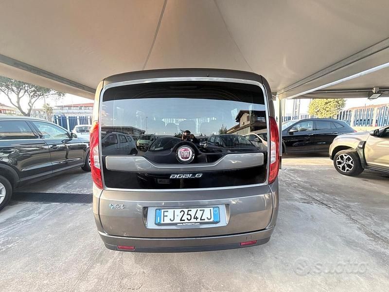 Usata Fiat Doblò 120 CV (88 kW) 2017 Grigio Monovolume