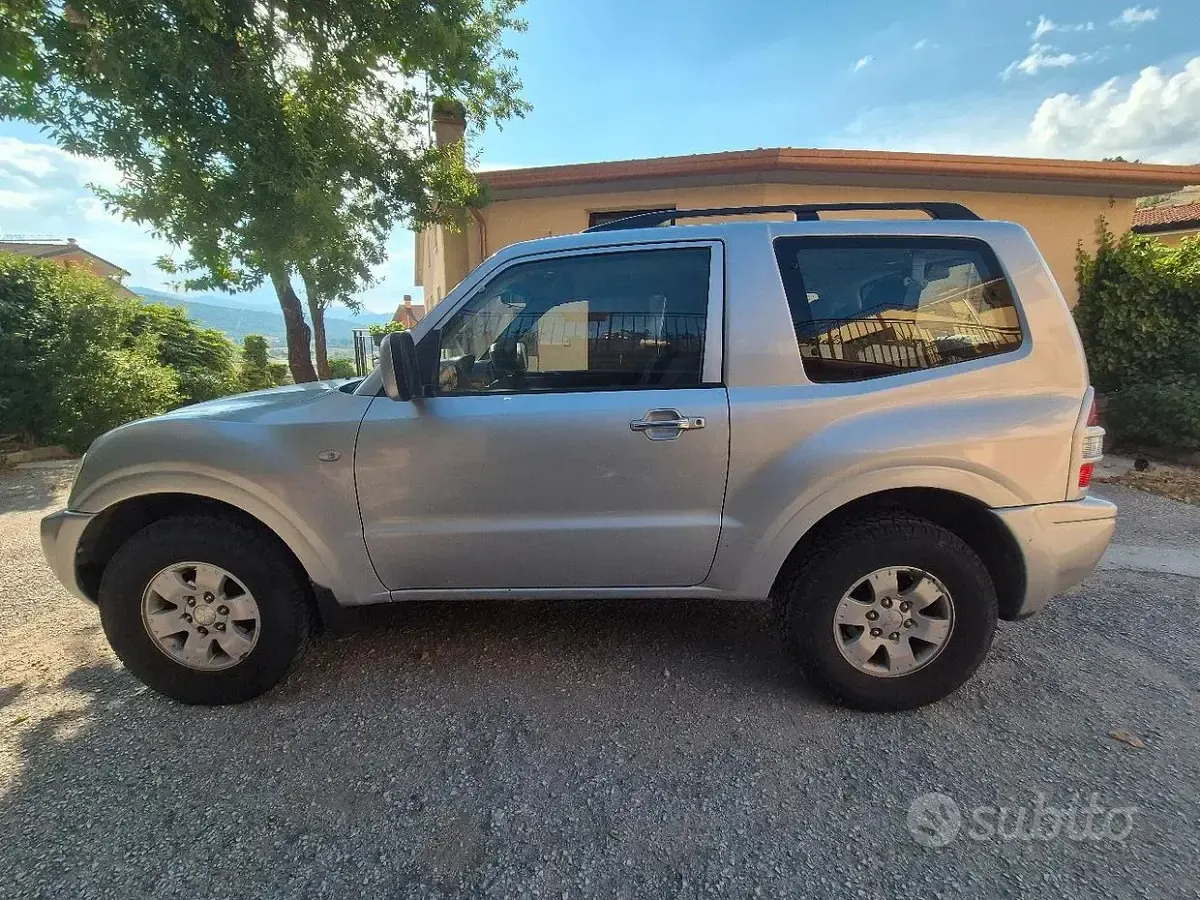 Usata Mitsubishi Pajero Invite 115 CV (84 kW) 2005 Grigio SUV